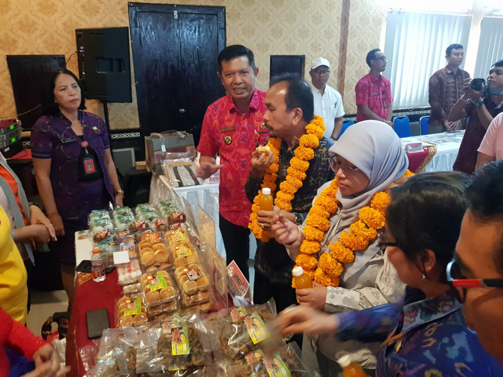 UMKM Desa Dalung Ambil Bagian dalam Penilaian Verifikasi 10 Besar Lomba Kampung KB Tingkat Nasional